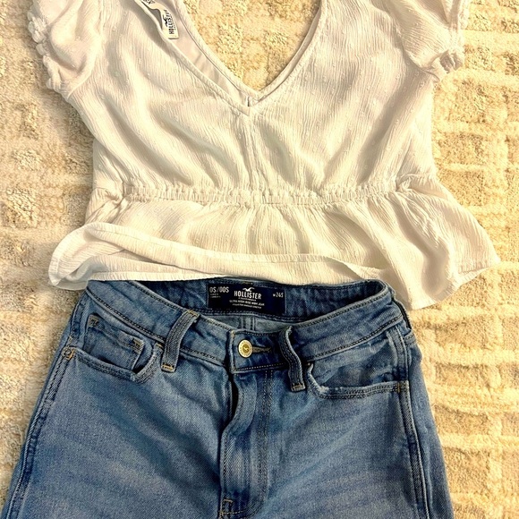 ❤️🔥 Two for $38 BUNDLE HOLLISTER ⭐️ Blue Straight Leg Denim & White Shirt . - Picture 1 of 15